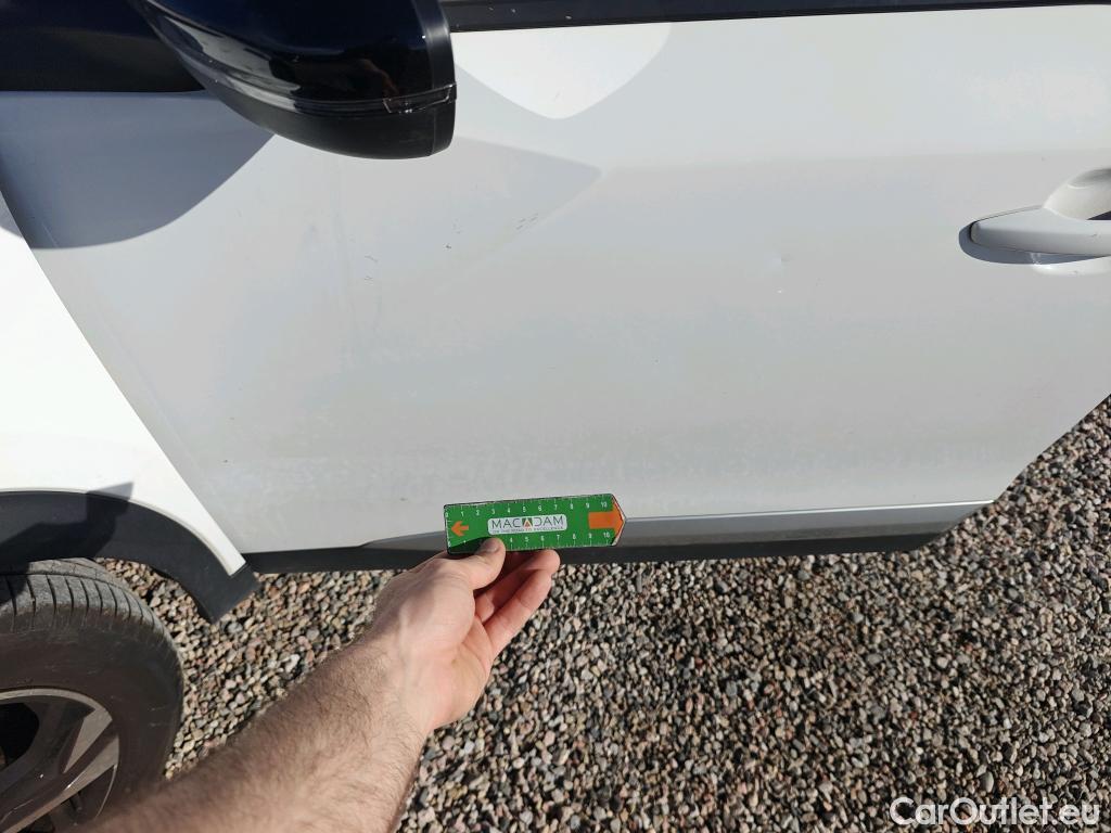  Peugeot  2008 PEUGEOT  / 2019 / 5P / todoterreno Allure BlueHDI 81kW (110CV) #31