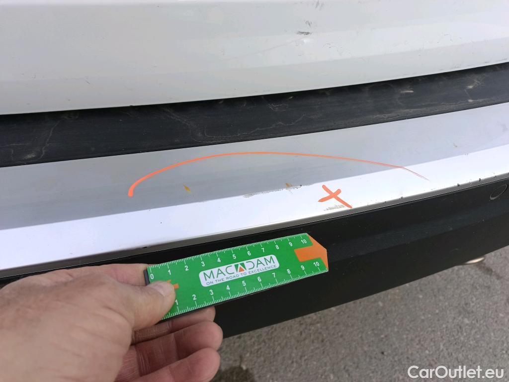  Peugeot  2008 PEUGEOT  / 2019 / 5P / todoterreno Allure BlueHDI 81kW (110CV) #26