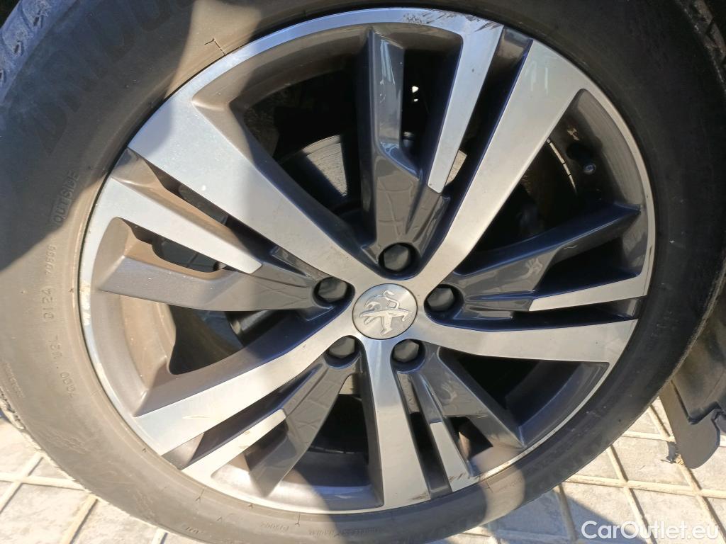  Peugeot  3008 PEUGEOT  / 2020 / 5P / todoterreno 1.2 PureTech 96KW S&S Allure Pack  #6