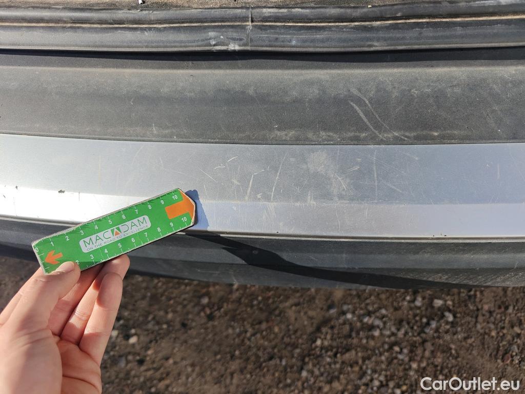  Peugeot  2008 PEUGEOT  / 2019 / 5P / todoterreno Allure BlueHDI 81kW (110CV) #90