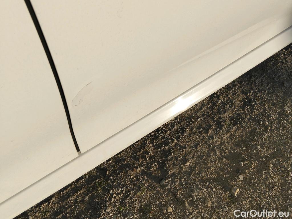  Peugeot  208 PEUGEOT  / 2019 / 5P / berlina con portón BlueHDi 73kW (100CV) Active Pack (AC) #4