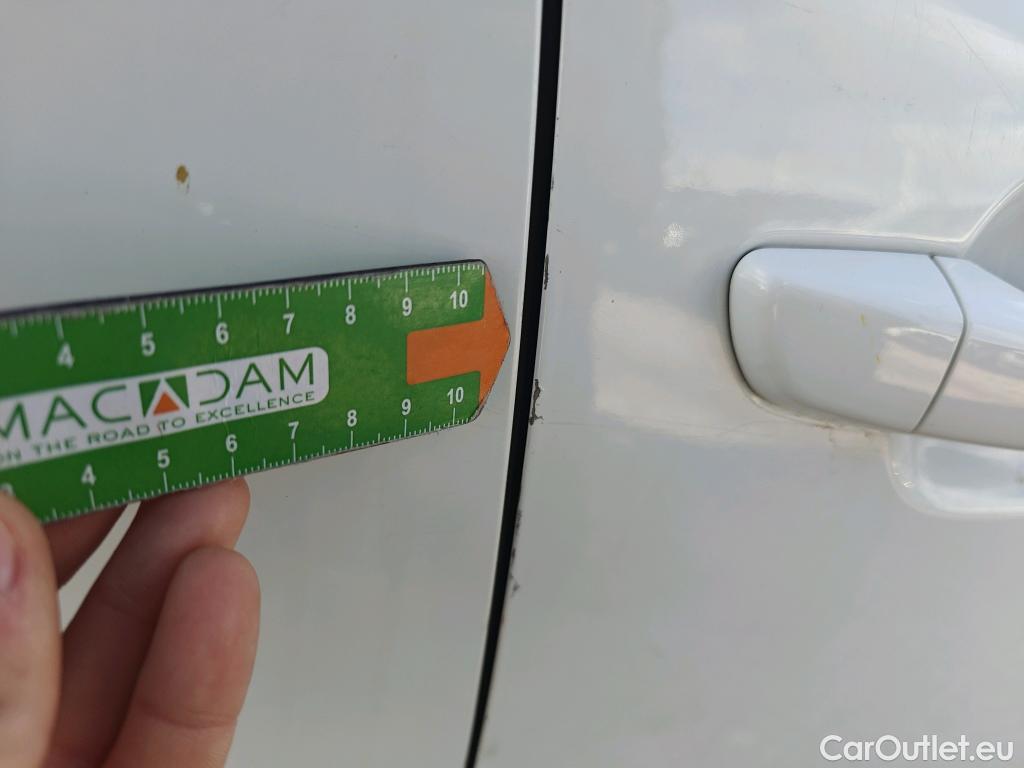  Peugeot  2008 PEUGEOT  / 2019 / 5P / todoterreno Allure BlueHDI 81kW (110CV) #33