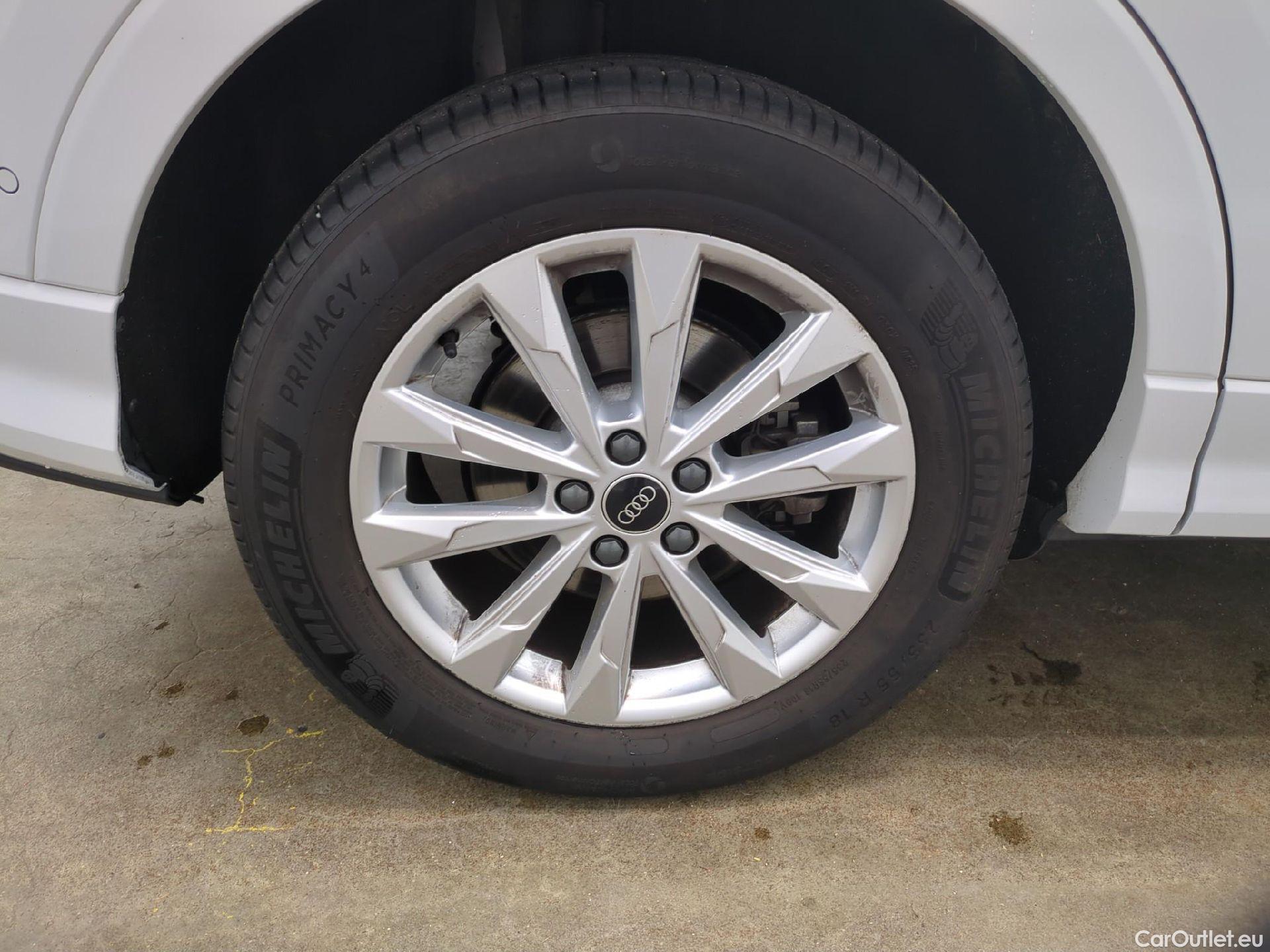  Audi  Q3 AUDI  / 2018 / 5P / SUV 45 TFSI E 245 S TRONIC S LINE #3