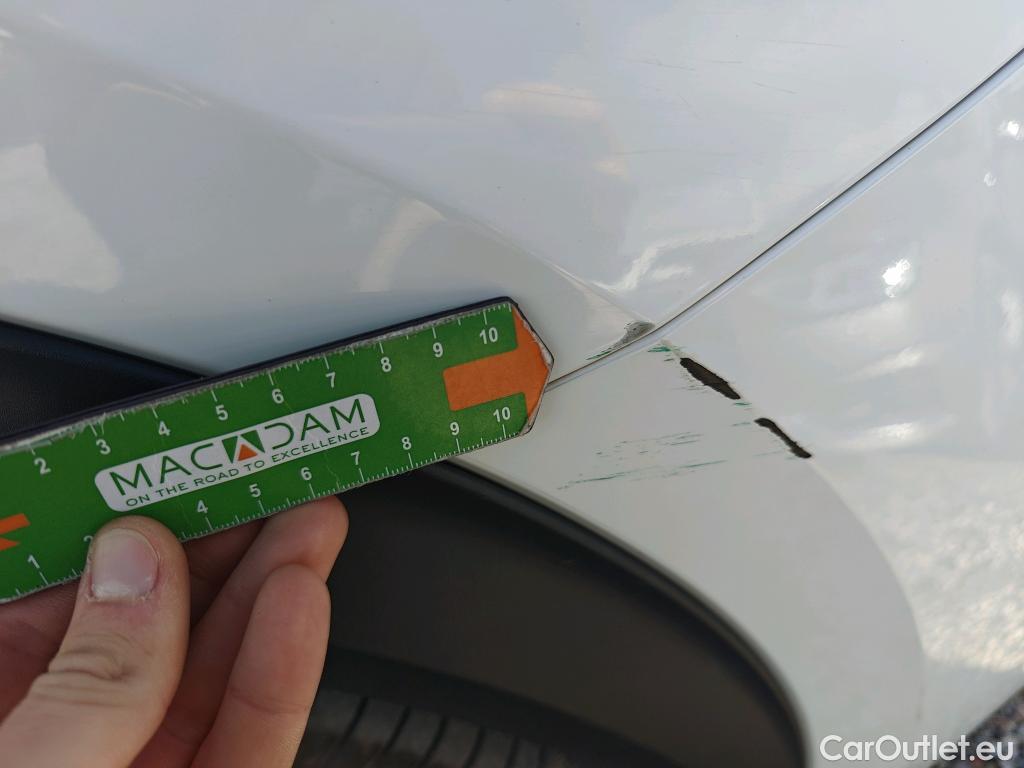  Peugeot  2008 PEUGEOT  / 2019 / 5P / todoterreno Allure BlueHDI 81kW (110CV) #107