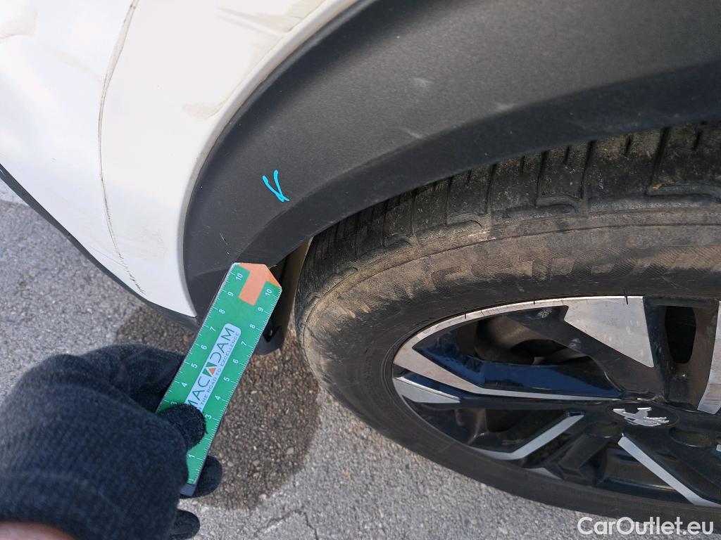  Peugeot  2008 PEUGEOT  / 2019 / 5P / todoterreno Allure BlueHDI 81kW (110CV) #43