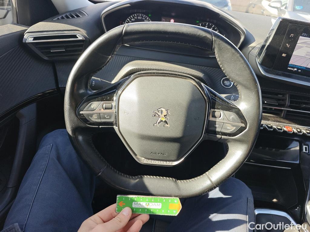  Peugeot  2008 PEUGEOT  / 2019 / 5P / todoterreno Allure BlueHDI 81kW (110CV) #69