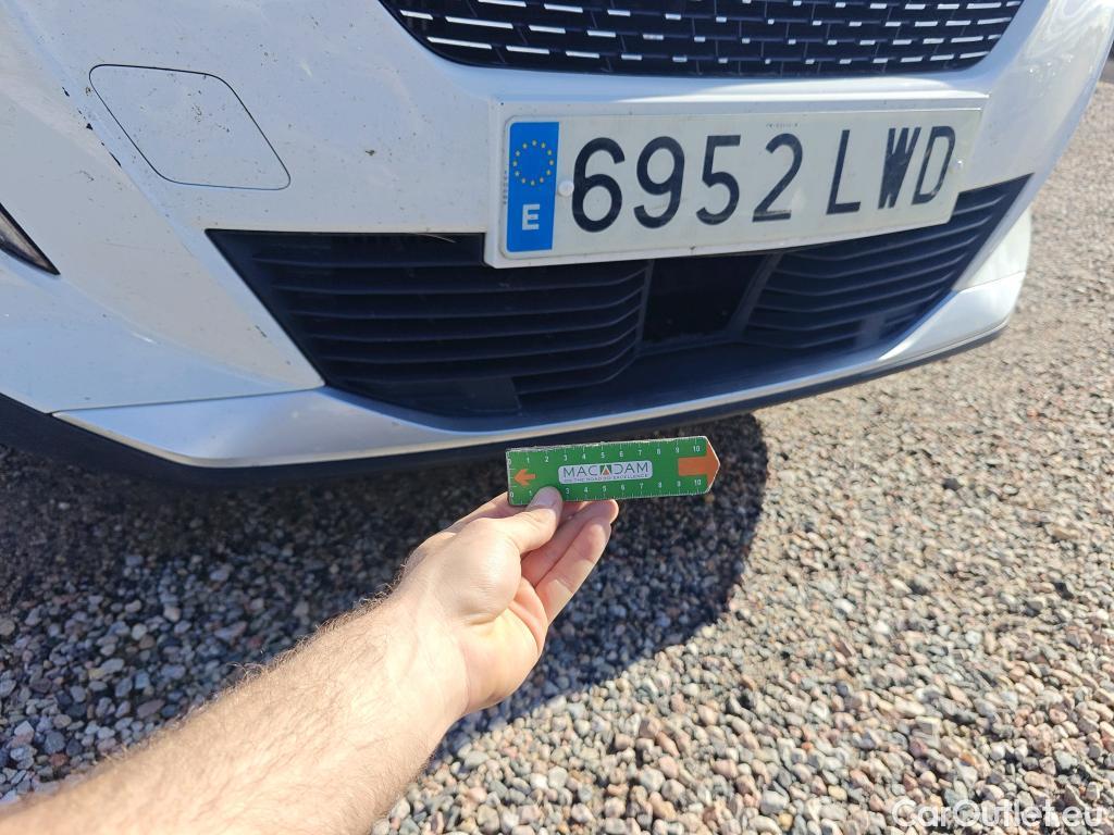  Peugeot  2008 PEUGEOT  / 2019 / 5P / todoterreno Allure BlueHDI 81kW (110CV) #104