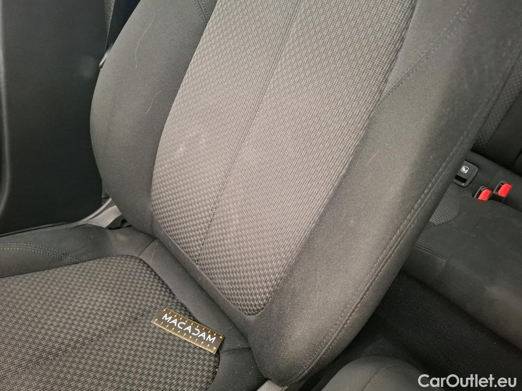  Bmw  Serie 1 BMW Série 1 / 2019 / 5P / Berline 116i Business Design #4