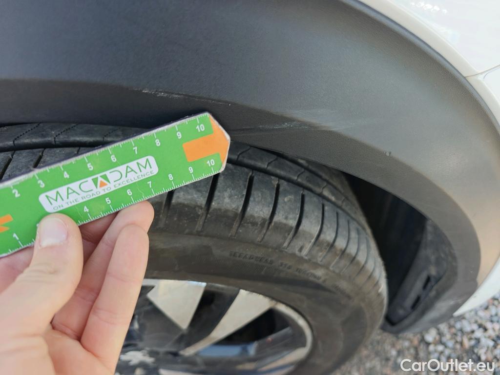  Peugeot  2008 PEUGEOT  / 2019 / 5P / todoterreno Allure BlueHDI 81kW (110CV) #99