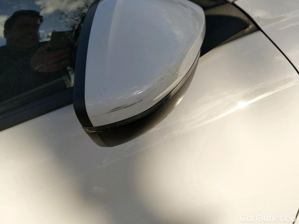  Peugeot  208 PEUGEOT  / 2019 / 5P / berlina con portón BlueHDi 73kW (100CV) Active Pack (AC) #13