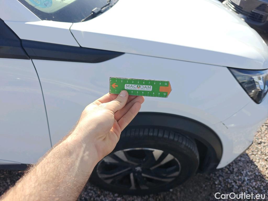  Peugeot  2008 PEUGEOT  / 2019 / 5P / todoterreno Allure BlueHDI 81kW (110CV) #106