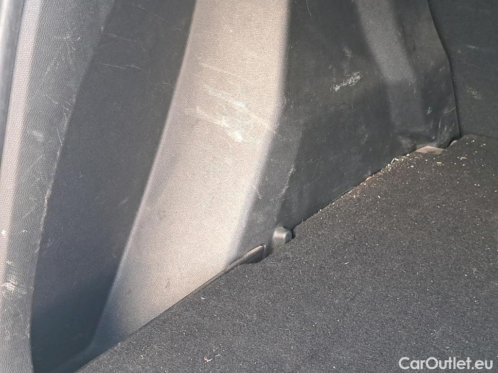  Peugeot  2008 PEUGEOT  / 2019 / 5P / todoterreno Allure BlueHDI 81kW (110CV) #47