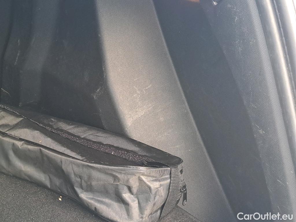  Peugeot  2008 PEUGEOT  / 2019 / 5P / todoterreno Allure BlueHDI 81kW (110CV) #49