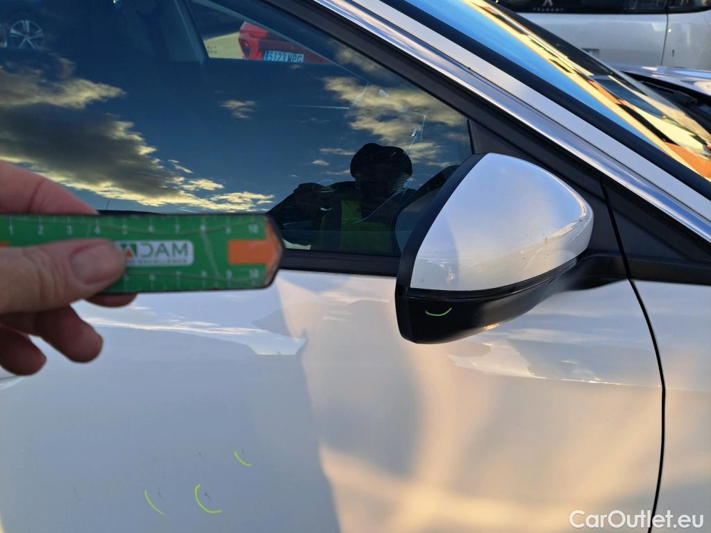  Peugeot  3008 PEUGEOT  / 2016 / 5P / todoterreno 1.5L BlueHDi 96kW (130CV) S&S Active #44