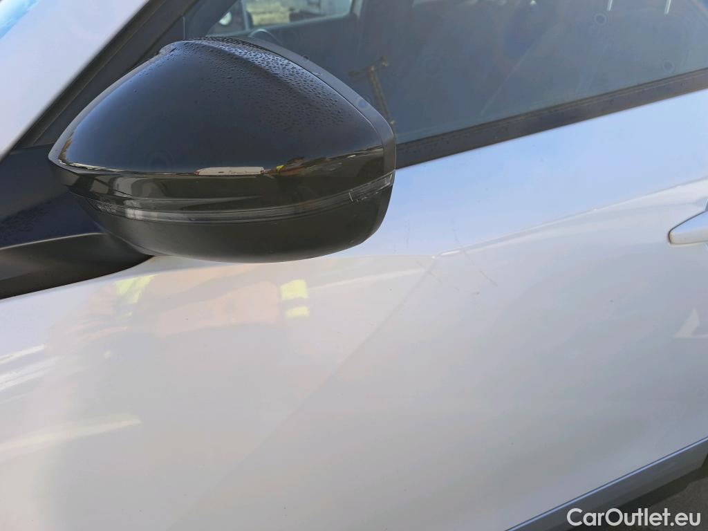  Peugeot  2008 PEUGEOT  / 2019 / 5P / todoterreno Allure BlueHDI 81kW (110CV) #34