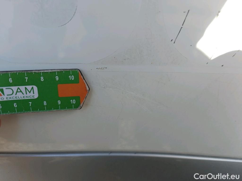  Peugeot  2008 PEUGEOT  / 2019 / 5P / todoterreno Allure BlueHDI 81kW (110CV) #51