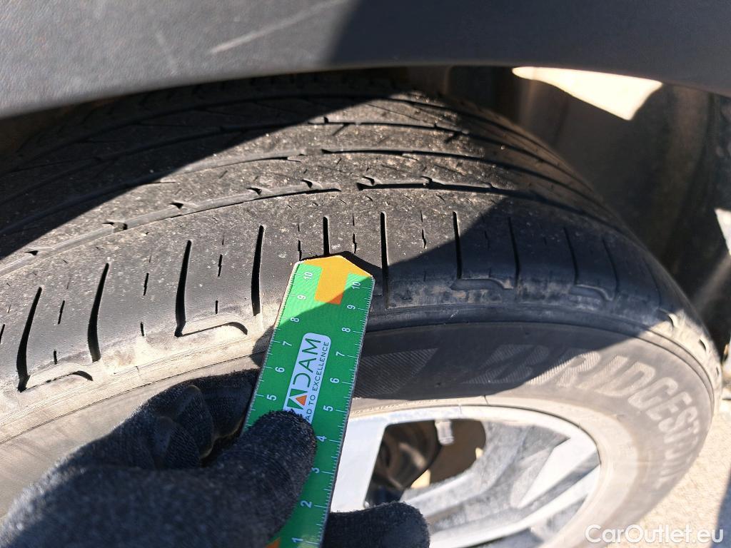  Peugeot  2008 PEUGEOT  / 2019 / 5P / todoterreno Allure BlueHDI 81kW (110CV) #10