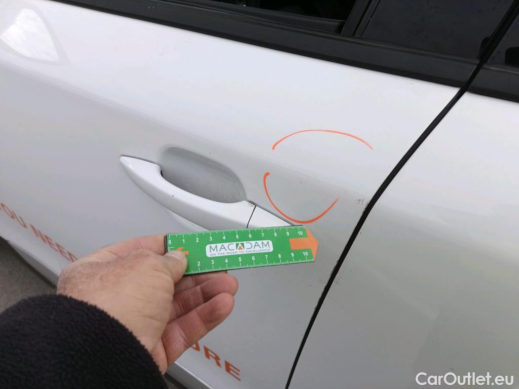  Peugeot  2008 PEUGEOT  / 2019 / 5P / todoterreno Allure BlueHDI 81kW (110CV) #14