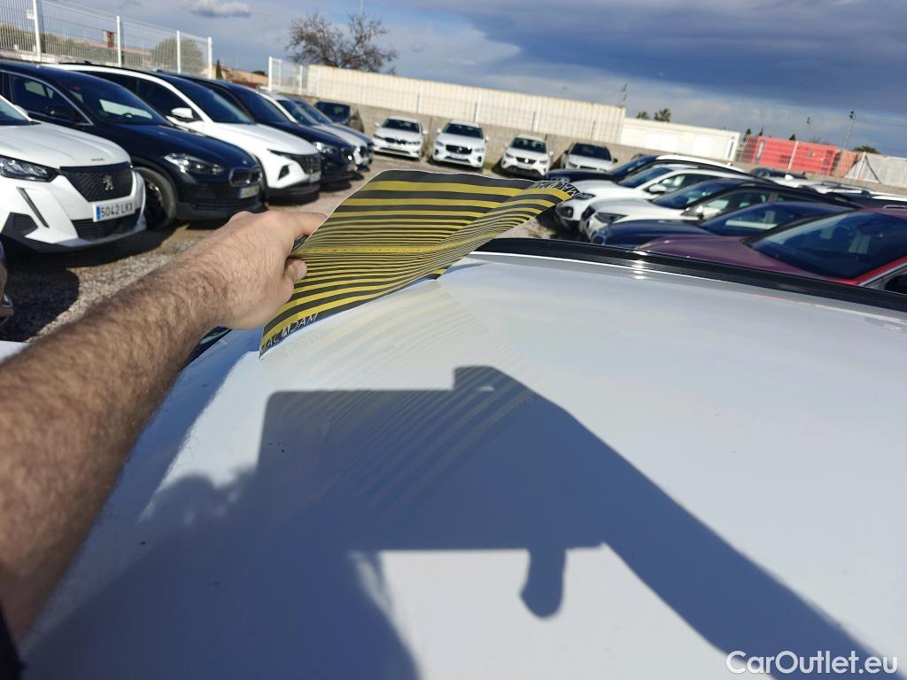  Peugeot  2008 PEUGEOT  / 2019 / 5P / todoterreno Allure BlueHDI 81kW (110CV) #19