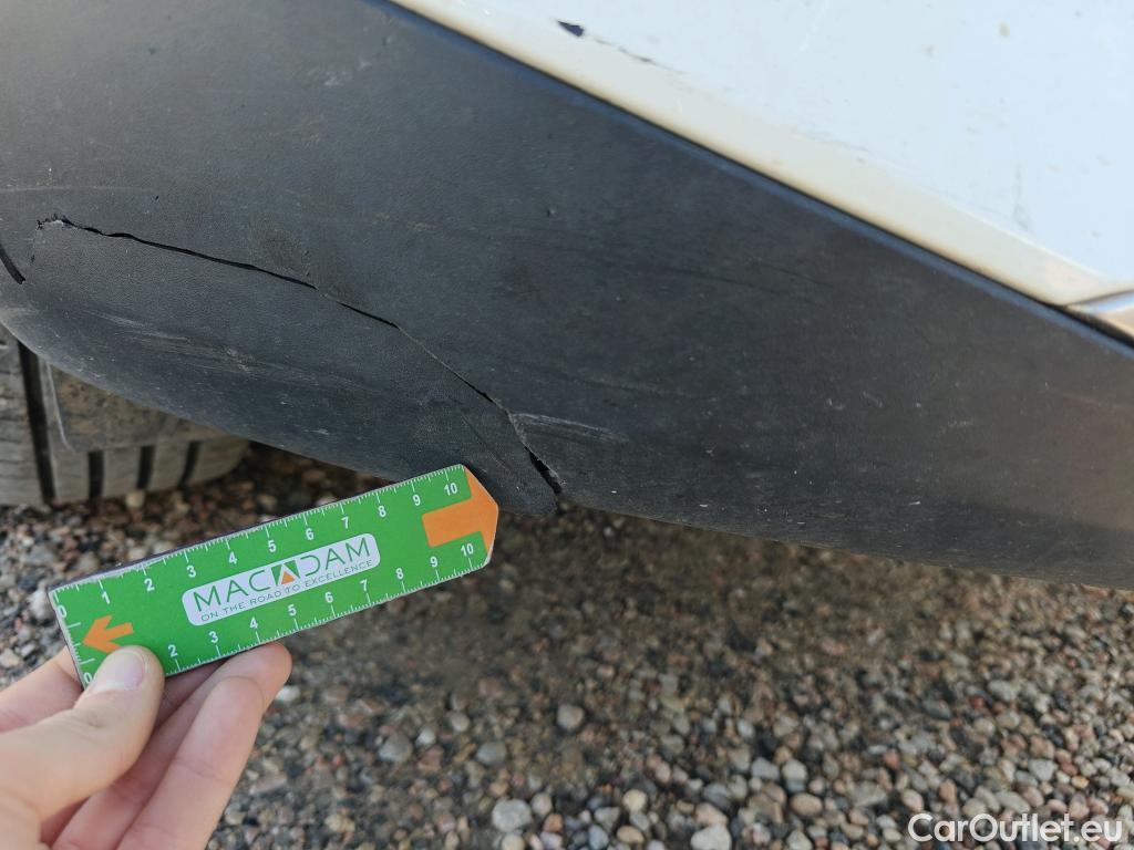  Peugeot  2008 PEUGEOT  / 2019 / 5P / todoterreno Allure BlueHDI 81kW (110CV) #9