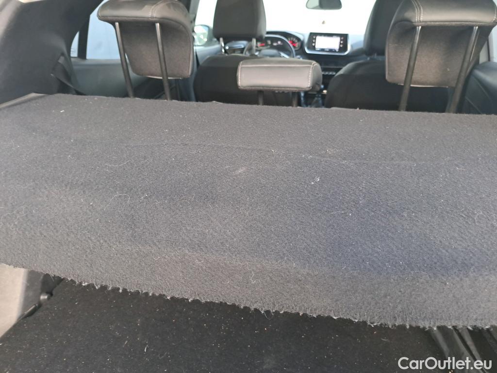  Peugeot  2008 PEUGEOT  / 2019 / 5P / todoterreno Allure BlueHDI 81kW (110CV) #18