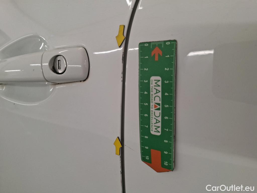  Peugeot  208 PEUGEOT  / 2015 / 5P / Berline &BLUEHDI 100 €6.c S&S ALLURE BUSINESS #2