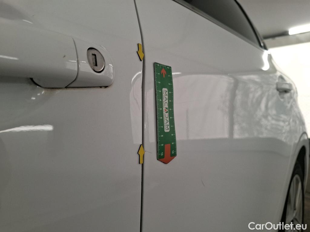  Peugeot  208 PEUGEOT  / 2015 / 5P / Berline &BLUEHDI 100 €6.c S&S ALLURE BUSINESS #4