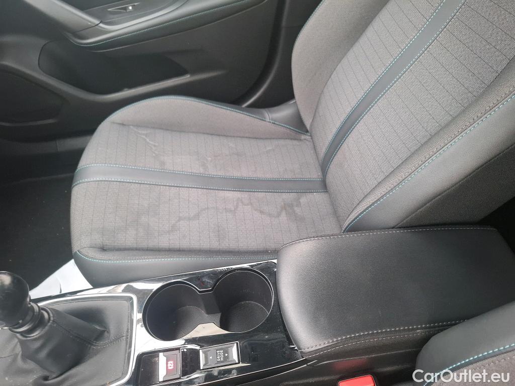  Peugeot  2008  Allure Pack 1.5 HDi 110CV BVM6 E6d #51