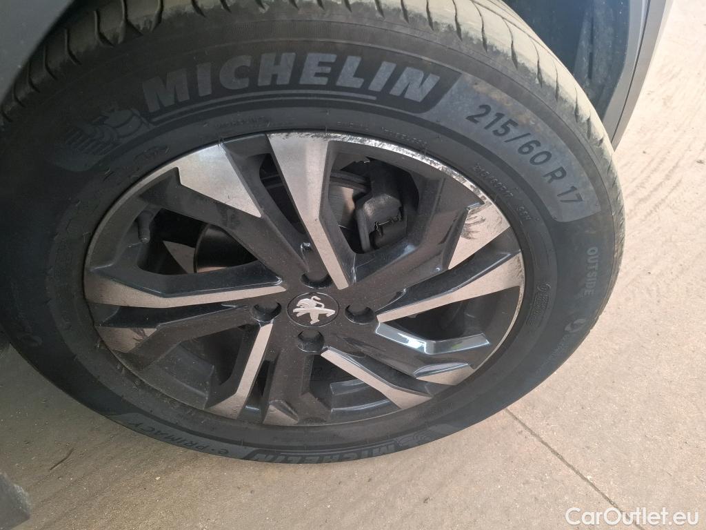  Peugeot  2008  Allure Pack 1.5 HDi 110CV BVM6 E6d #35