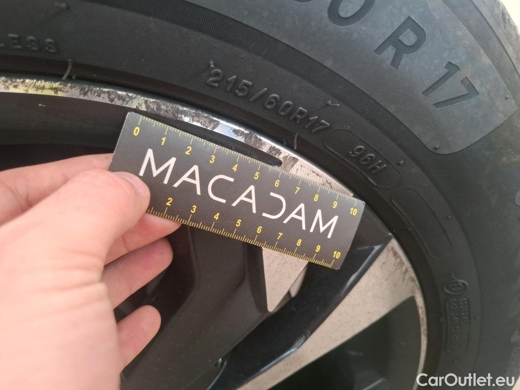  Peugeot  2008  Allure Pack 1.5 HDi 110CV BVM6 E6d #36