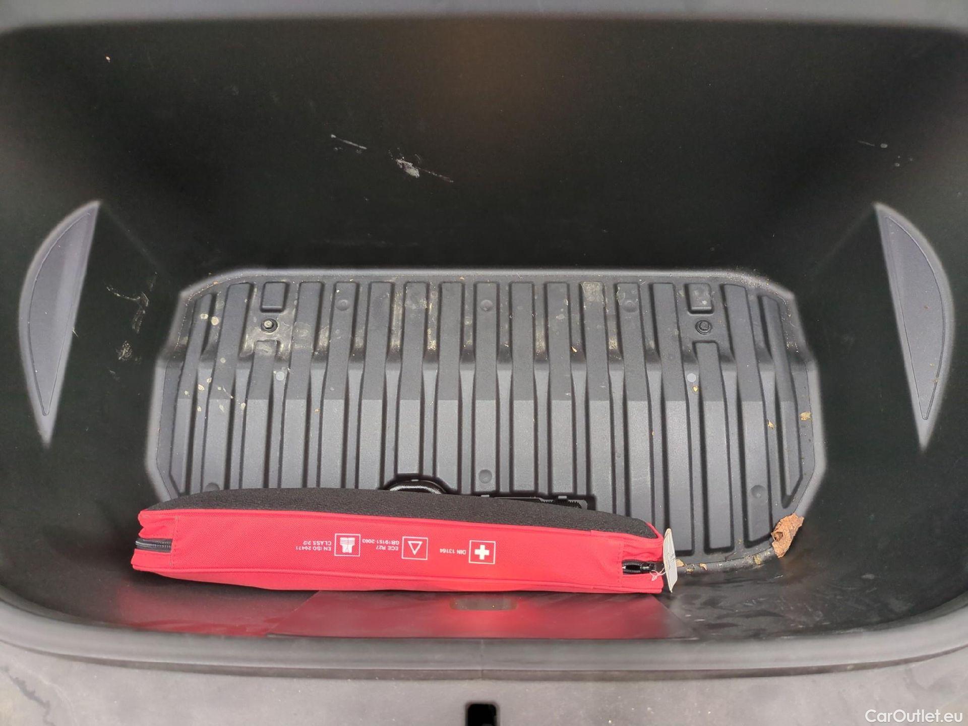  Tesla  Model Y TESLA  / 2020 / 5P / SUV Performance Dual Motor AWD #37