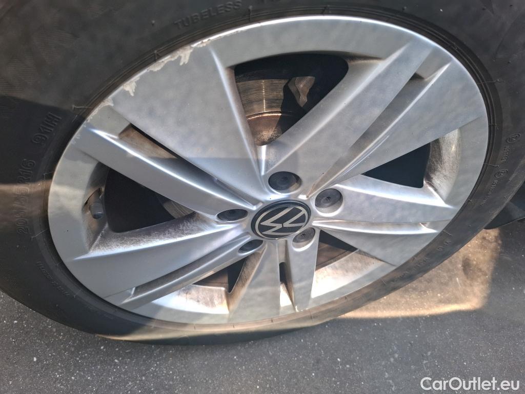  Volkswagen  Golf  VOLKSWAGEN / 2020 / 5P / Berline 2.0 TDI SCR 115 DSG7 Life Busi (ex 766S) #2