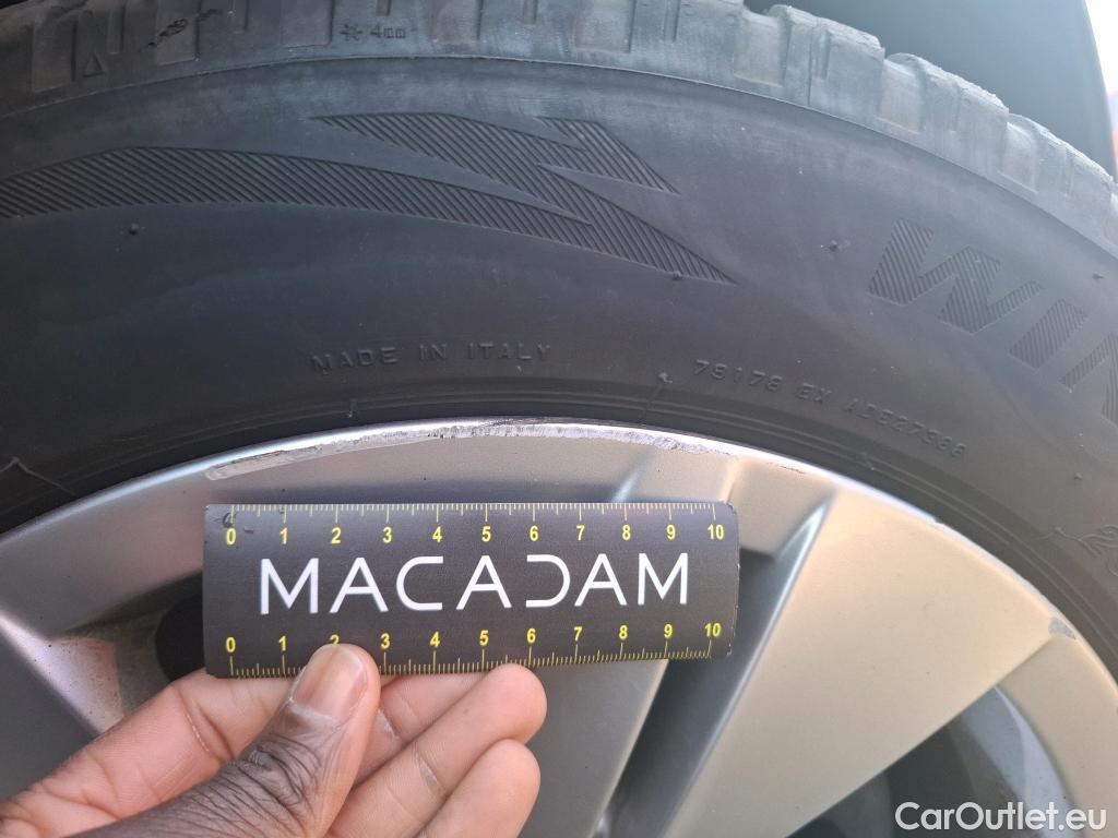  Volkswagen  Golf  VOLKSWAGEN / 2020 / 5P / Berline 2.0 TDI SCR 115 DSG7 Life Busi (ex 766S) #9