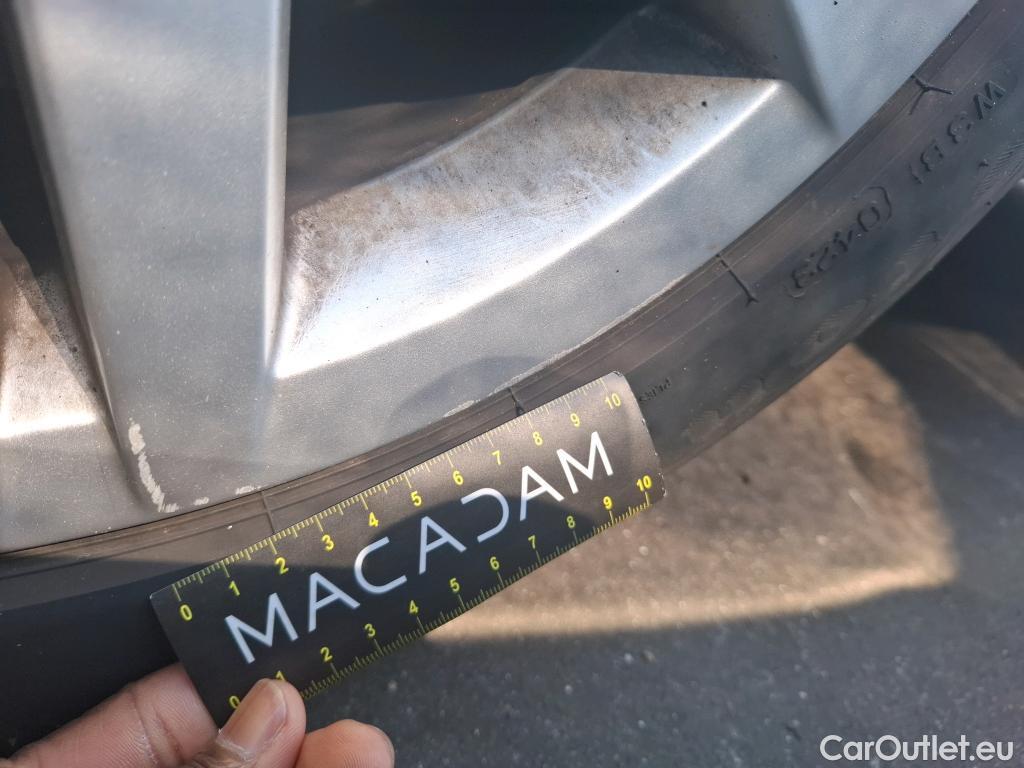  Volkswagen  Golf  VOLKSWAGEN / 2020 / 5P / Berline 2.0 TDI SCR 115 DSG7 Life Busi (ex 766S) #4