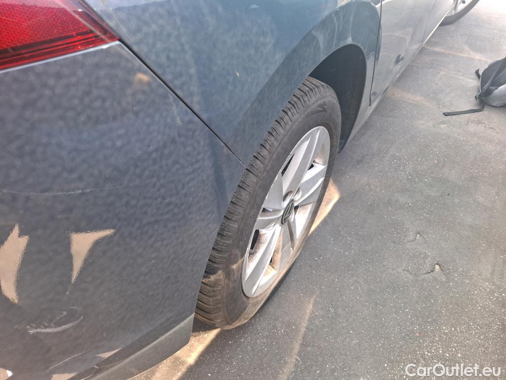  Volkswagen  Golf  VOLKSWAGEN / 2020 / 5P / Berline 2.0 TDI SCR 115 DSG7 Life Busi (ex 766S) #1