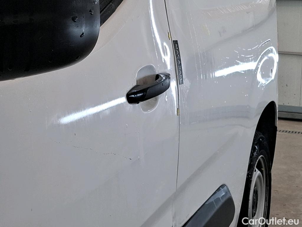  Citroen  Berlingo CITROEN  / 2018 / 4P / Fourgonnette Taille M 650kg BlueHDi 100 BVM Club (ex 410B) #48