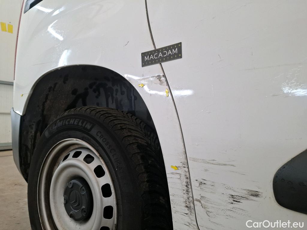  Citroen  Berlingo CITROEN  / 2018 / 4P / Fourgonnette Taille M 650kg BlueHDi 100 BVM Club (ex 410B) #18