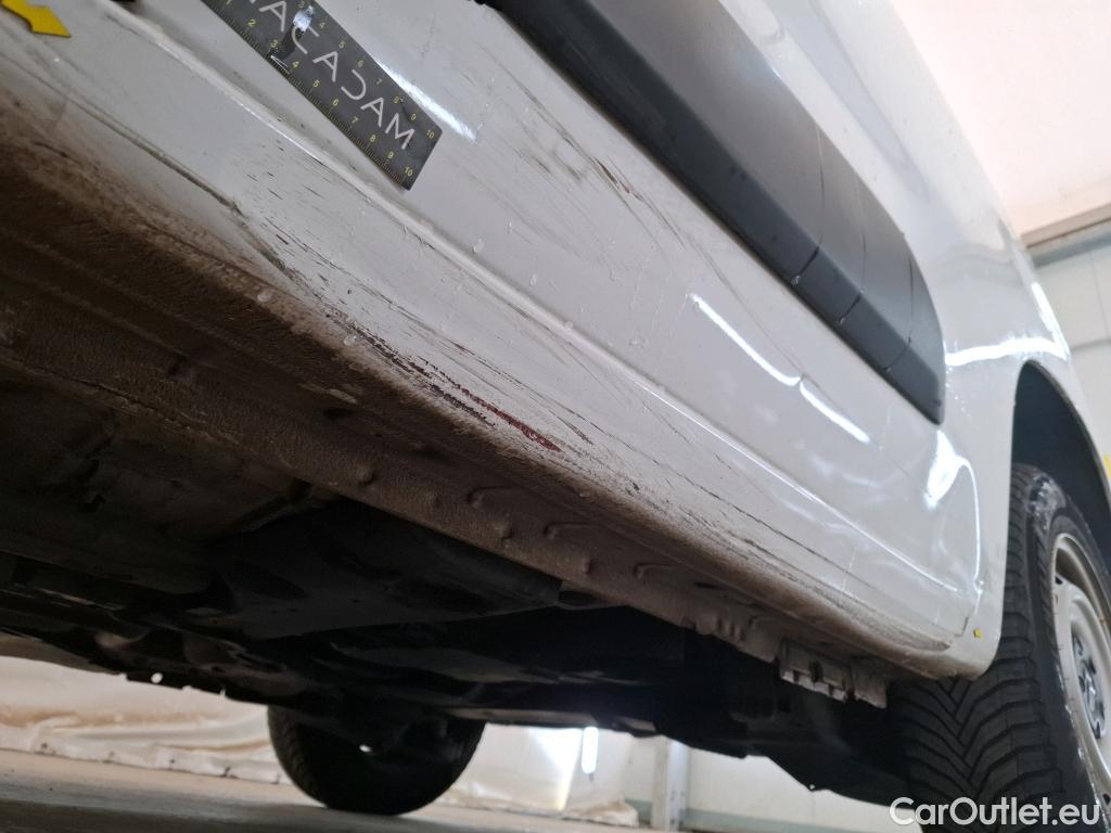  Citroen  Berlingo CITROEN  / 2018 / 4P / Fourgonnette Taille M 650kg BlueHDi 100 BVM Club (ex 410B) #11