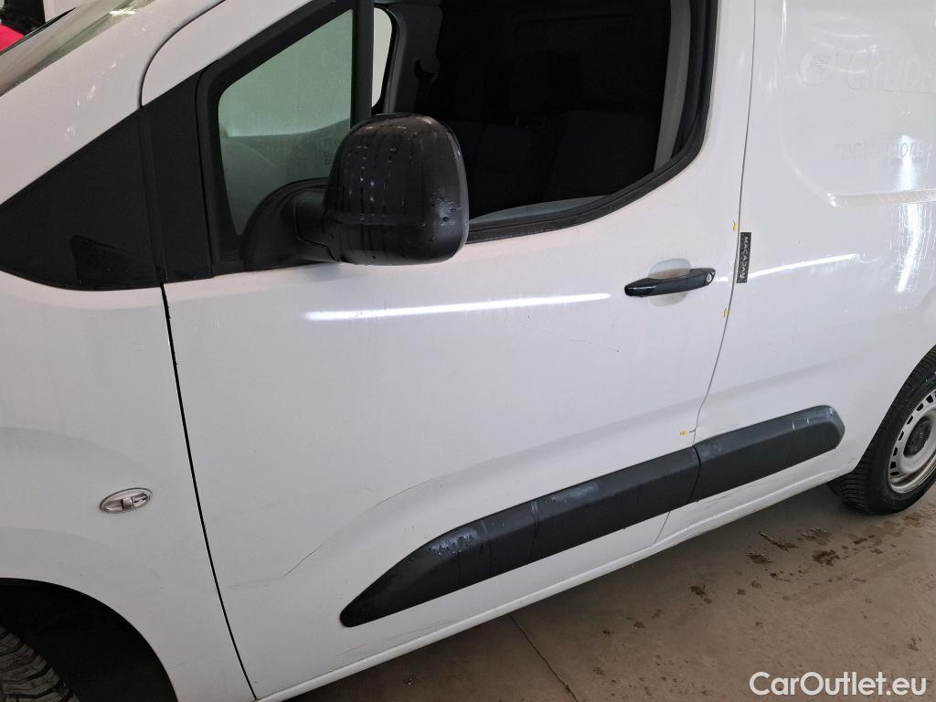  Citroen  Berlingo CITROEN  / 2018 / 4P / Fourgonnette Taille M 650kg BlueHDi 100 BVM Club (ex 410B) #46