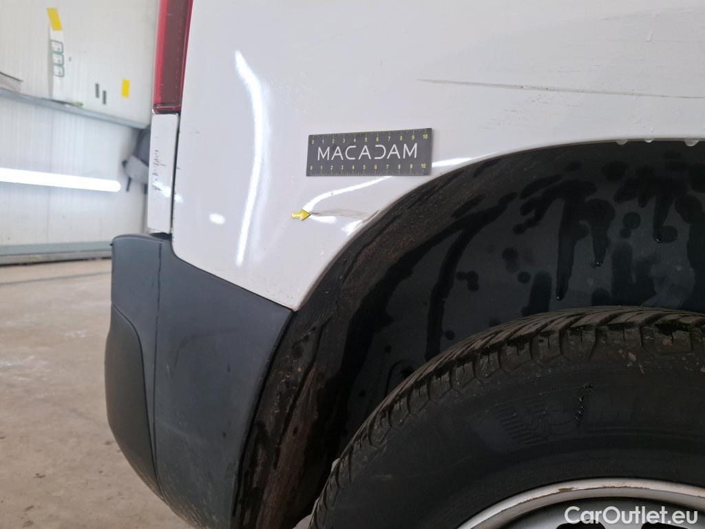  Citroen  Berlingo CITROEN  / 2018 / 4P / Fourgonnette Taille M 650kg BlueHDi 100 BVM Club (ex 410B) #19