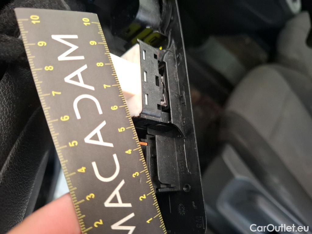  Citroen  Berlingo CITROEN  / 2018 / 4P / Fourgonnette Taille M 650kg BlueHDi 100 BVM Club (ex 410B) #77