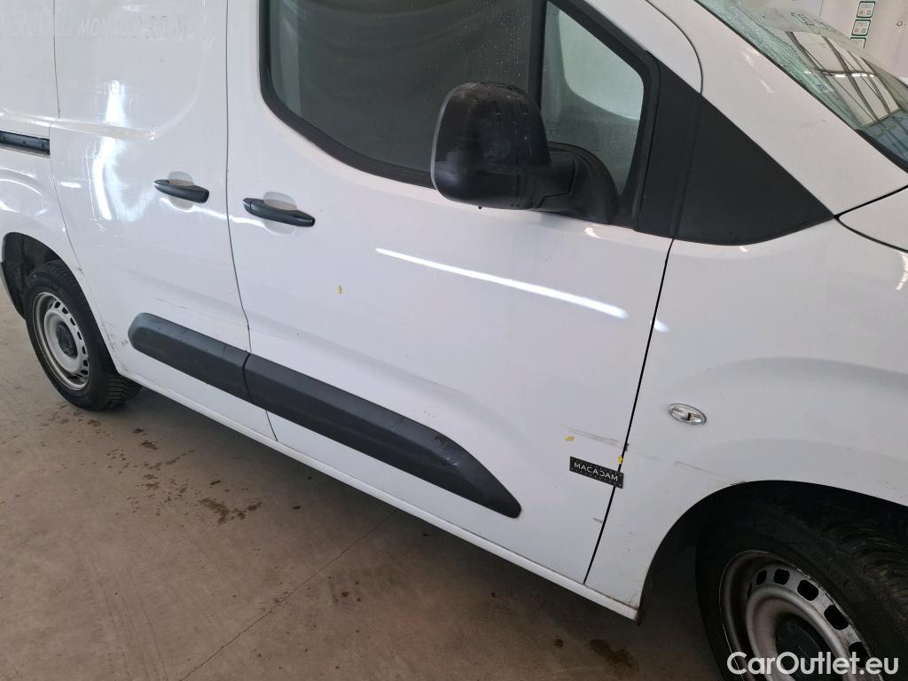  Citroen  Berlingo CITROEN  / 2018 / 4P / Fourgonnette Taille M 650kg BlueHDi 100 BVM Club (ex 410B) #43
