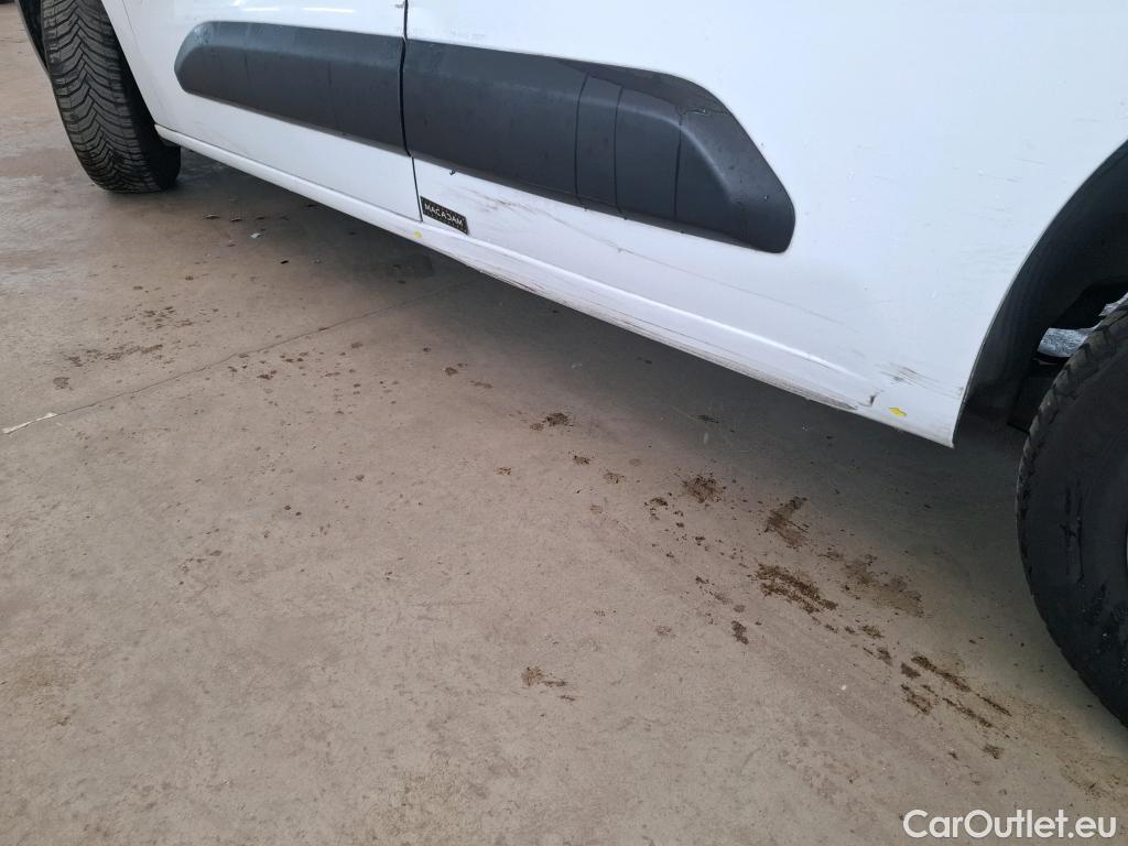  Citroen  Berlingo CITROEN  / 2018 / 4P / Fourgonnette Taille M 650kg BlueHDi 100 BVM Club (ex 410B) #9