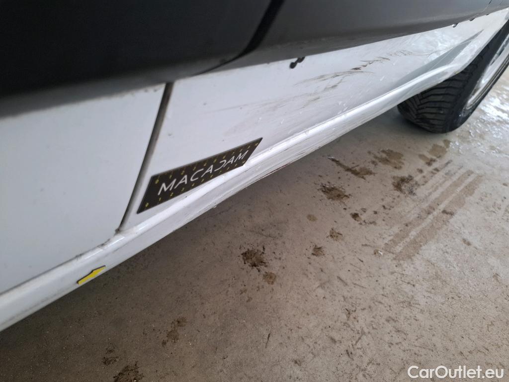  Citroen  Berlingo CITROEN  / 2018 / 4P / Fourgonnette Taille M 650kg BlueHDi 100 BVM Club (ex 410B) #24