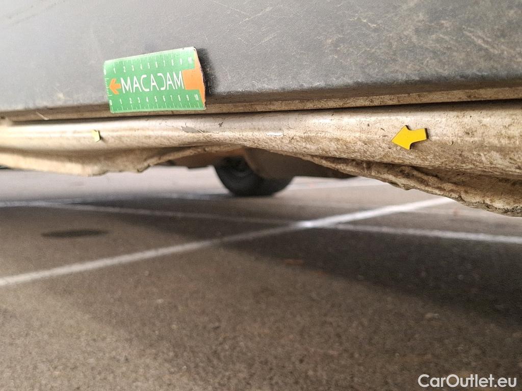  Renault  Trafic RENAULT  VU 4p Fourgon FG GCF L2H1 1300 dCi 120 #100