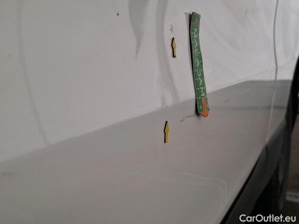  Renault  Trafic RENAULT  VU 4p Fourgon FG GCF L2H1 1300 dCi 120 #77