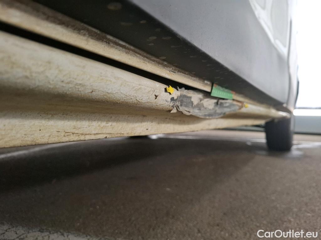  Renault  Trafic RENAULT  VU 4p Fourgon FG GCF L2H1 1300 dCi 120 #89