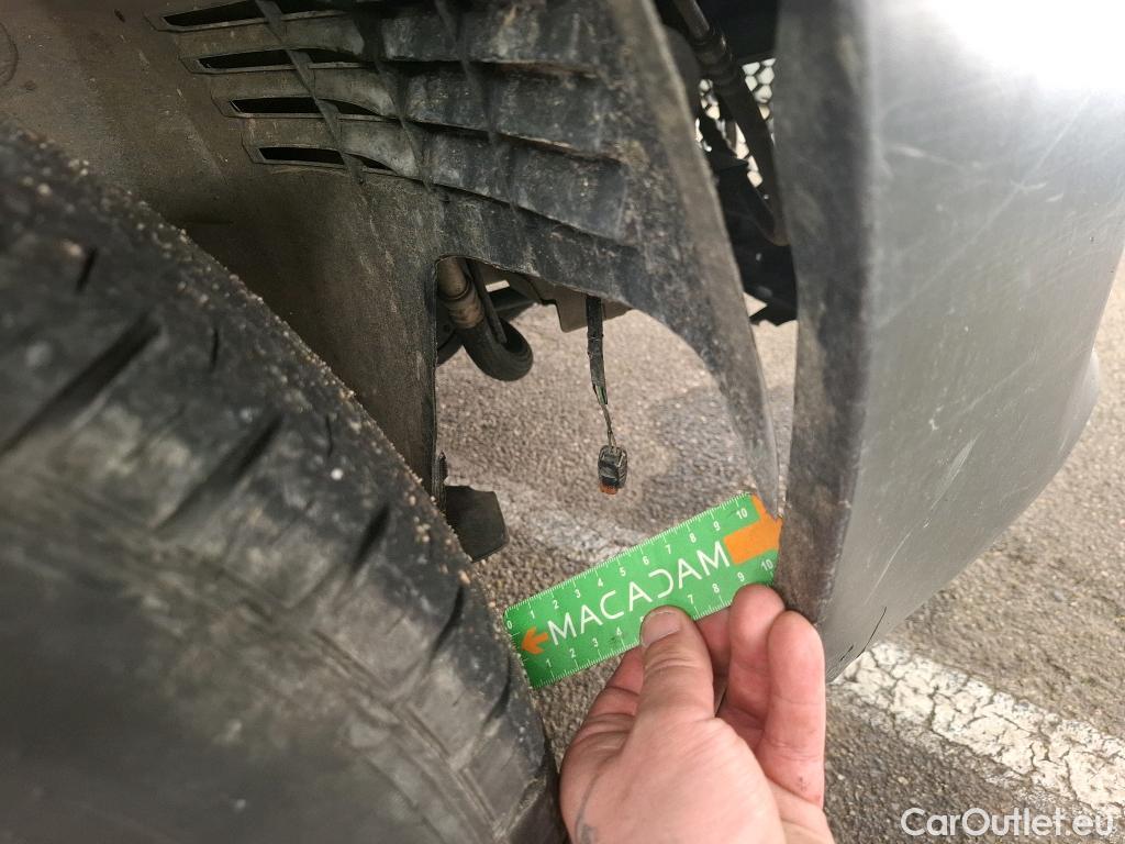  Renault  Trafic RENAULT  VU 4p Fourgon FG GCF L2H1 1300 dCi 120 #143