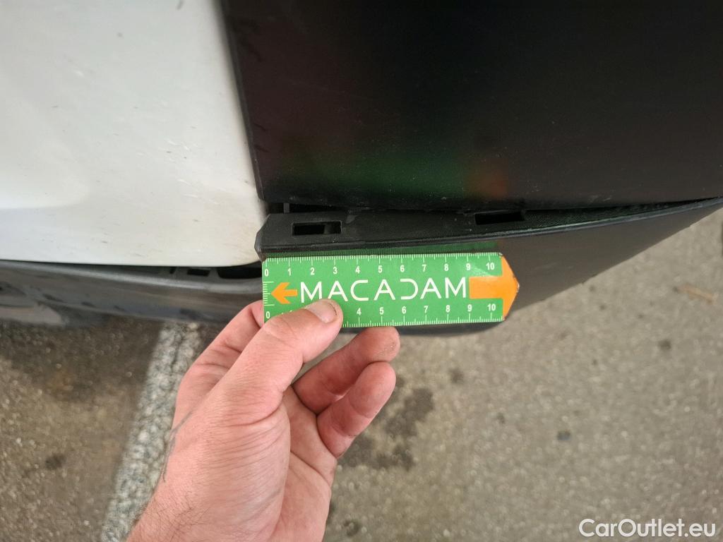  Renault  Trafic RENAULT  VU 4p Fourgon FG GCF L2H1 1300 dCi 120 #198