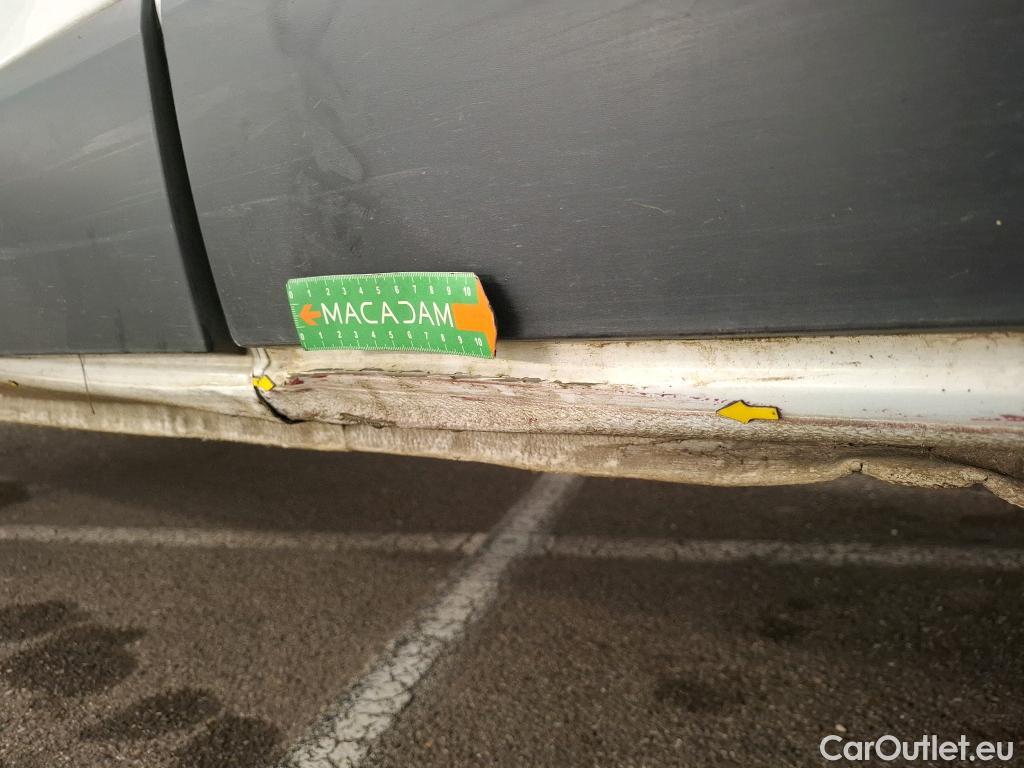  Renault  Trafic RENAULT  VU 4p Fourgon FG GCF L2H1 1300 dCi 120 #67